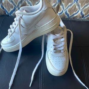 Air Force 1 —White SZ 3.5 youth